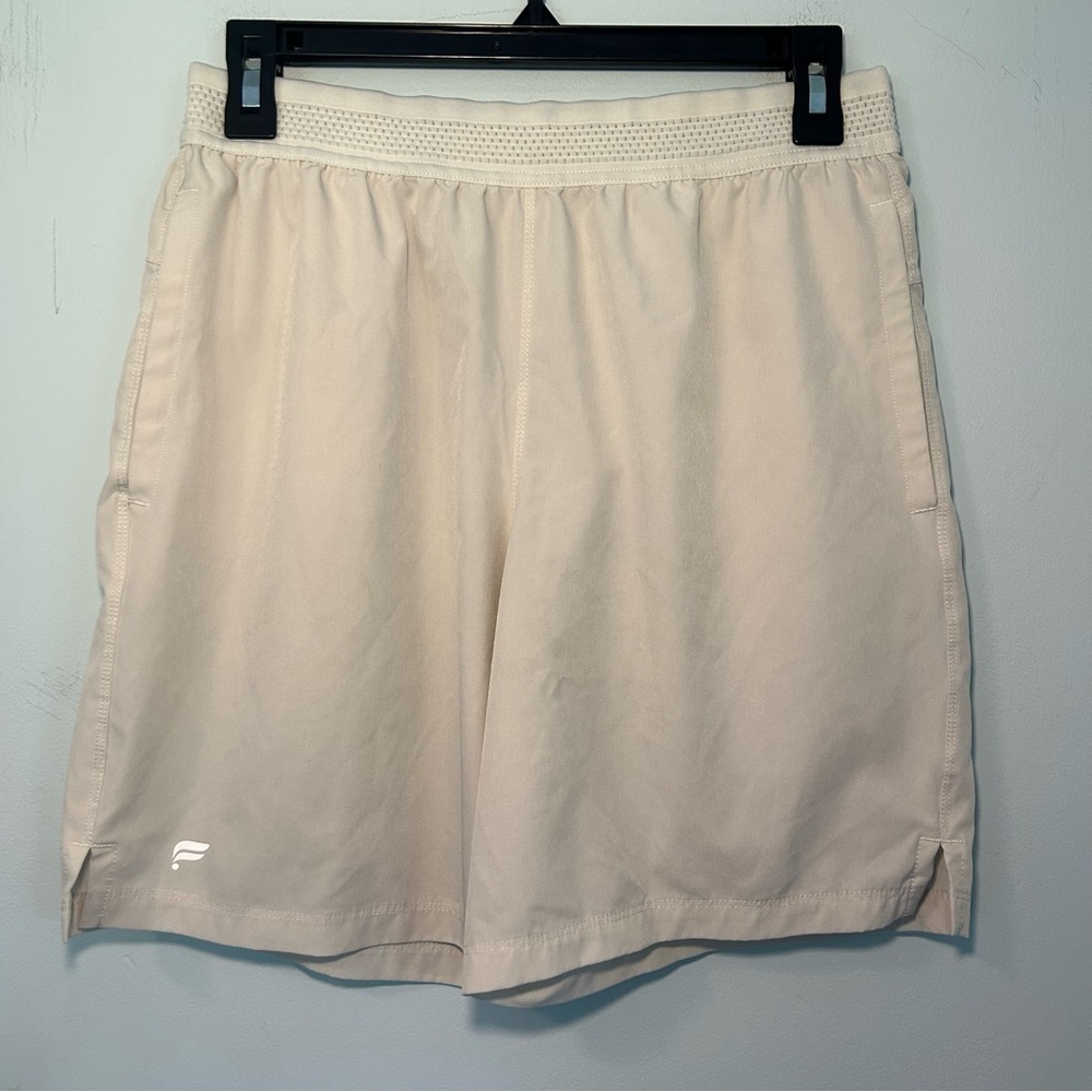 Fabletics White Bermuda Athletic Shorts with Pockets Size Small